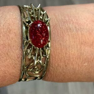 Beautiful cuff bracelet red stone*